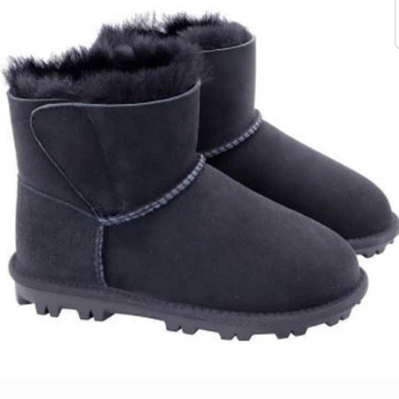 Kirkland Signature Kids Genuine sheepskin Shearling Boots  Nwt - Picture 2 of 8